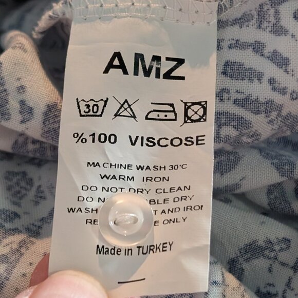 Big Dart Button-Up Shirt 100% Viscose Blue and White Patterned Size 12 - Picture 9 of 10